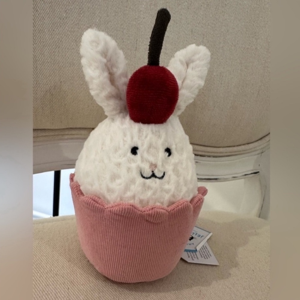 Jellycat Retired NWT Dainty Dessert Bunny Cupcake Authentic - Picture 2 of 6